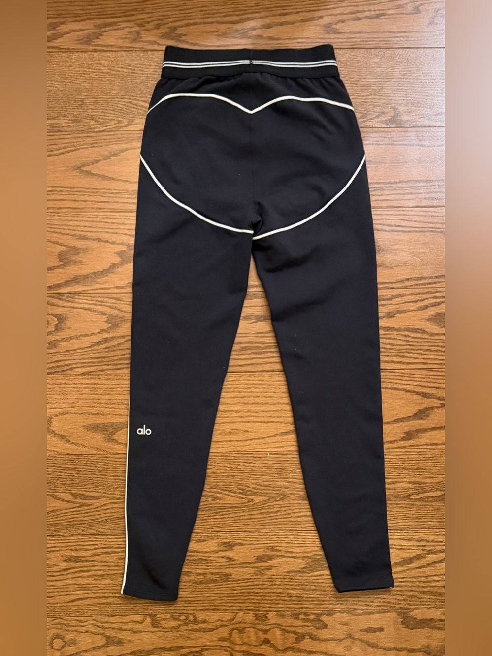 ALO Airbrush High-Waist Heart Throb Legging - Picture 6 of 7